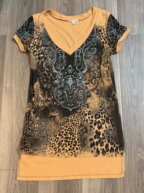 DB Sport Y2K Printed V-Neck T-Shirt Size Medium Jersey Shore Clubwear 2000s